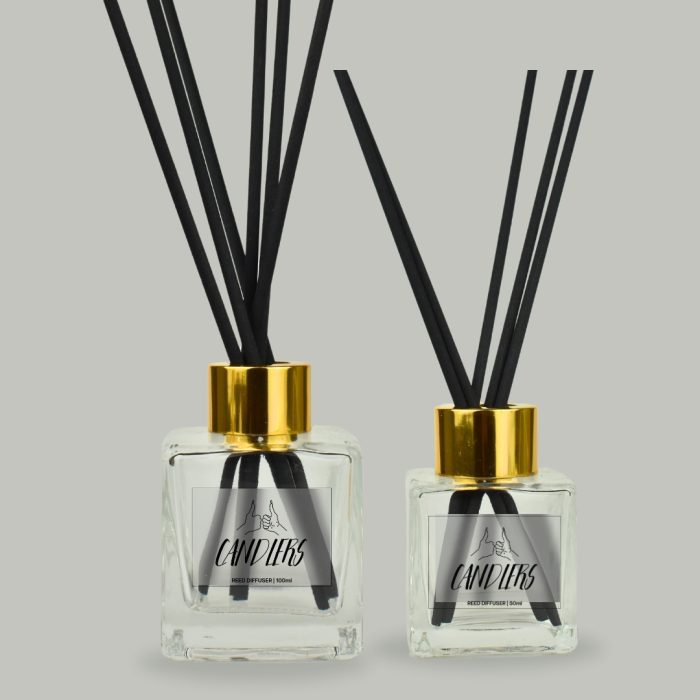 reed diffuser σε μπουκαλάκια των 100ml και των 50ml με χρυσό καπάκι και μαύρα ξυλάκια