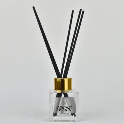 reed diffuser σε μπουκαλάκια των 50ml με χρυσό καπάκι και μαύρα ξυλάκια