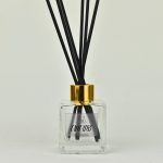 reed diffuser σε μπουκαλάκια των 100ml με χρυσό καπάκι με μαύρα ξυλάκια