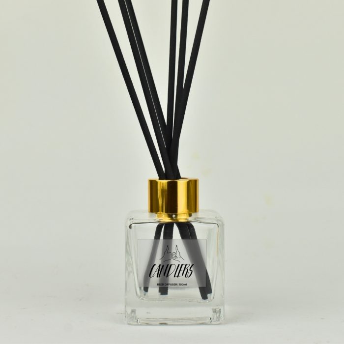 reed diffuser σε μπουκαλάκια των 100ml με χρυσό καπάκι με μαύρα ξυλάκια