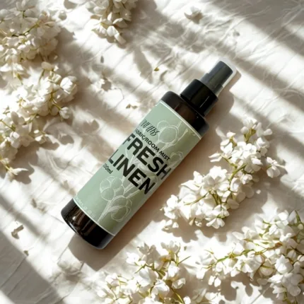 Fresh Linen - Fabric/Room Mist 200ml. τα Fabric & Room Mists είναι ιδανικά για καθημερινή χρήση, χωρίς να βαραίνουν την ατμόσφαιρα. Επιλέξτε το αγαπημένο σας άρωμα και μετατρέψτε τον χώρο σας σε ένα αρωματικό καταφύγιο χαλάρωσης και ευεξίας! ✨🌿