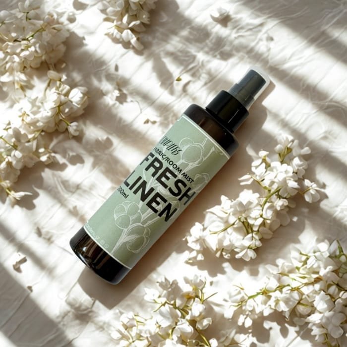 Fresh Linen - Fabric/Room Mist 200ml. τα Fabric & Room Mists είναι ιδανικά για καθημερινή χρήση, χωρίς να βαραίνουν την ατμόσφαιρα. Επιλέξτε το αγαπημένο σας άρωμα και μετατρέψτε τον χώρο σας σε ένα αρωματικό καταφύγιο χαλάρωσης και ευεξίας! ✨🌿