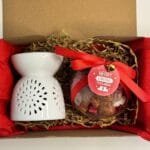 Gift Box που περιλαμβάνει Χριστουγεννιάτικο αρωματιστή και χριστουγεννιάτικη μπάλα με wax melts 80gr