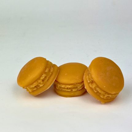 wax melt σε σχήμα macaron με άρωμα salted caramel