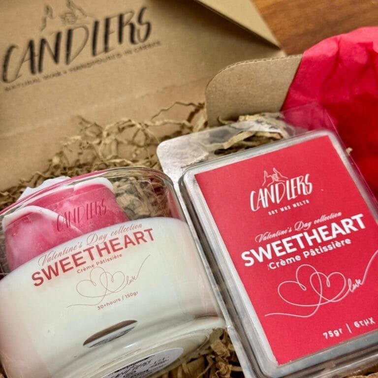 Valentine’s Gift Box με αρωματικό κερί Mon Amour ή Sweetheart, Wax Melts και διακοσμητικό αρκουδάκι με τριαντάφυλλα σε κόκκινο ή λευκό χρώμα. Το ιδανικό δώρο για την ημέρα του Αγίου Βαλεντίνου! ❤️🎁