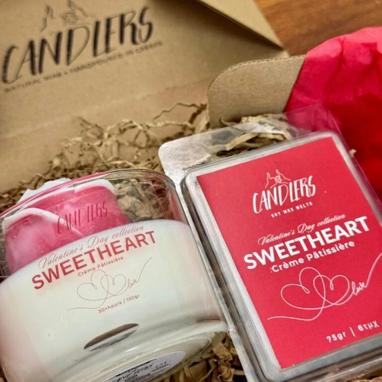 Valentine’s Gift Box με αρωματικό κερί Mon Amour ή Sweetheart, Wax Melts και διακοσμητικό αρκουδάκι με τριαντάφυλλα σε κόκκινο ή λευκό χρώμα. Το ιδανικό δώρο για την ημέρα του Αγίου Βαλεντίνου! ❤️🎁