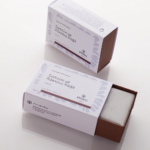 Χειροποίητο φυσικό σαπούνι με κόκκους καφέ, ιδανικό για ήπια απολέπιση, αναζωογόνηση της επιδερμίδας και τόνωση της κυκλοφορίας του αίματος. ☕✨