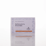 Χειροποίητο φυσικό σαπούνι Baby Care με ελαιόλαδο, καλέντουλα, πρόπολη και βούτυρο κακάο, ειδικά σχεδιασμένο για την ευαίσθητη βρεφική και παιδική επιδερμίδα, προσφέροντας απαλή φροντίδα και φυσική ενυδάτωση.