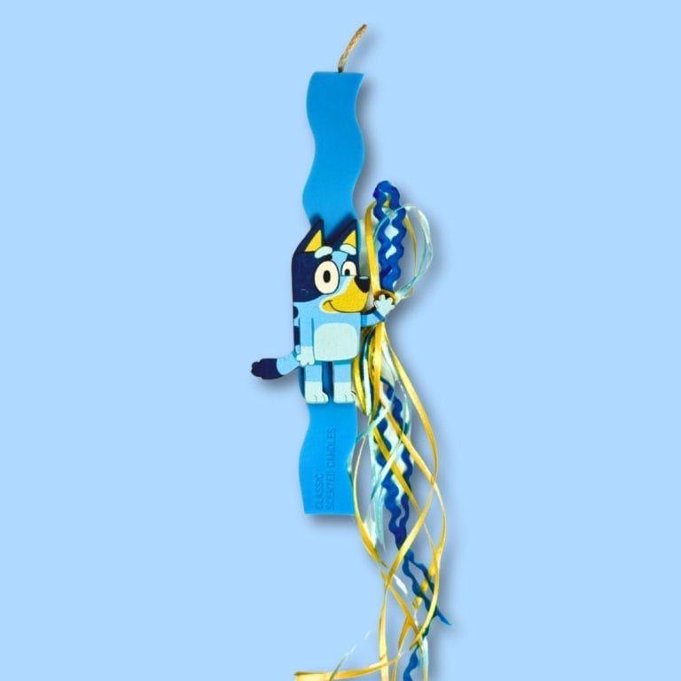 Πασχαλινή λαμπάδα πλακέ από κερί σόγιας με διακοσμητικό σχέδιο Bluey