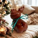 Χριστουγεννιάτικος Τάρανδος ''Rudolf'' από φυτικό κερί σόγιας. διακοσμήστε τον χώρο σας με το πιο Χριστουγεννιάτικο σχέδιο