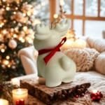 Χριστουγεννιάτικος Τάρανδος ''Rudolf'' από φυτικό κερί σόγιας. διακοσμήστε τον χώρο σας με το πιο Χριστουγεννιάτικο σχέδιο