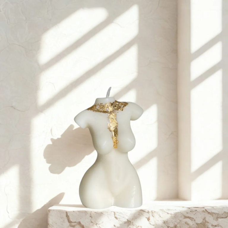 διακοσμητικό κερί σόγιας μεσογειακό σώμα σε χρώμα λευκό με φύλλα χρυσού