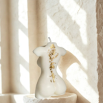 διακοσμητικό κερί σόγιας μεσογειακό σώμα σε χρώμα λευκό με φύλλα χρυσού