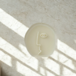 διακοσμητικό κερί σόγιας σε σχήμα προσώπου χρώμα λευκό