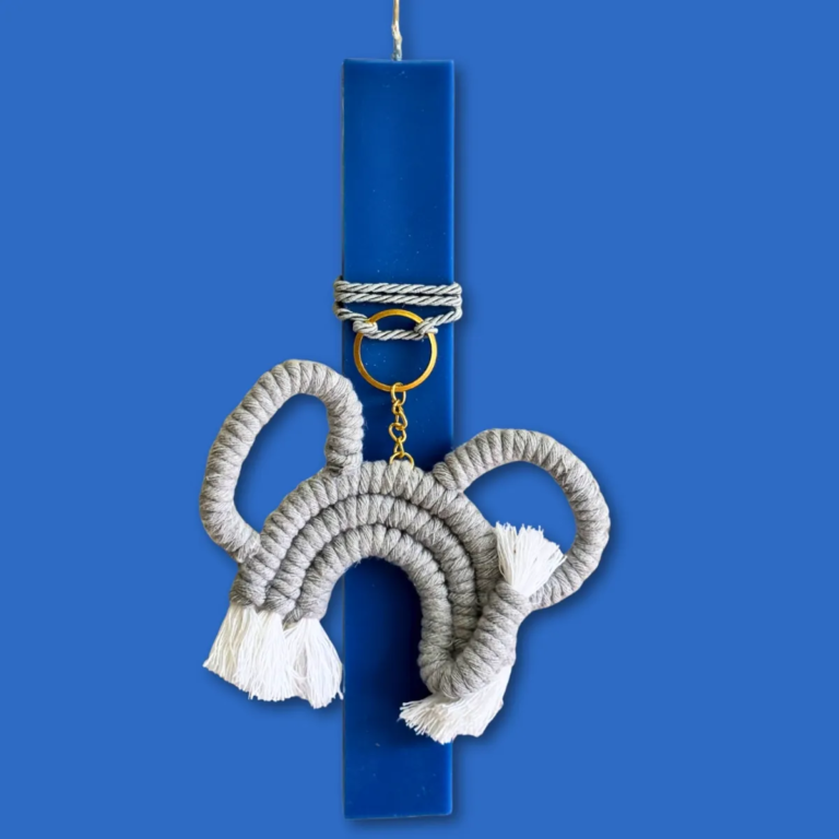 Πασχαλινή λαμπάδα πλακέ από κερί σόγιας με διακοσμητικό μακραμέ Ελεφαντάκι