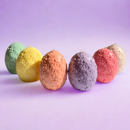 Χειροποίητο πασχαλινό κερί σόγιας σε σχήμα αυγού με λουλούδια